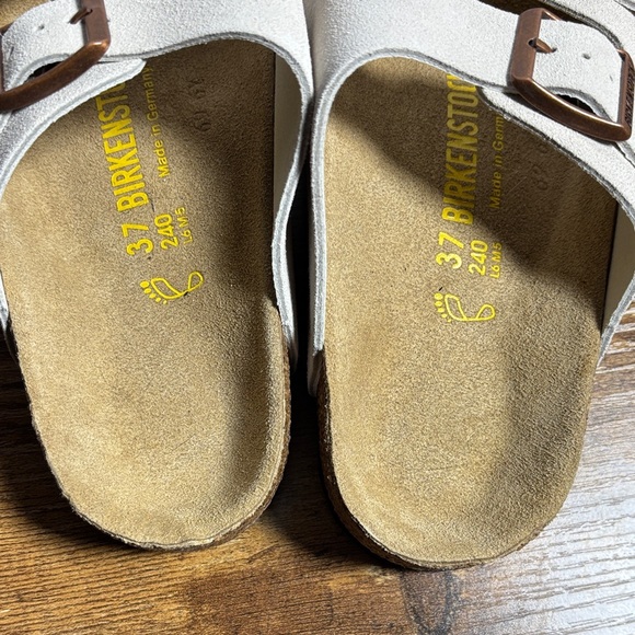 Birkenstock Women Cream Sandals with Brown Buckles Size 37 - Picture 6 of 13